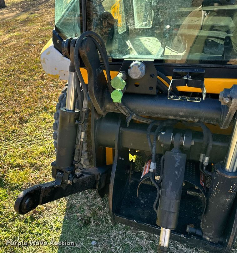 image for item NO9480 2004 JCB 212SU landscape tractor
