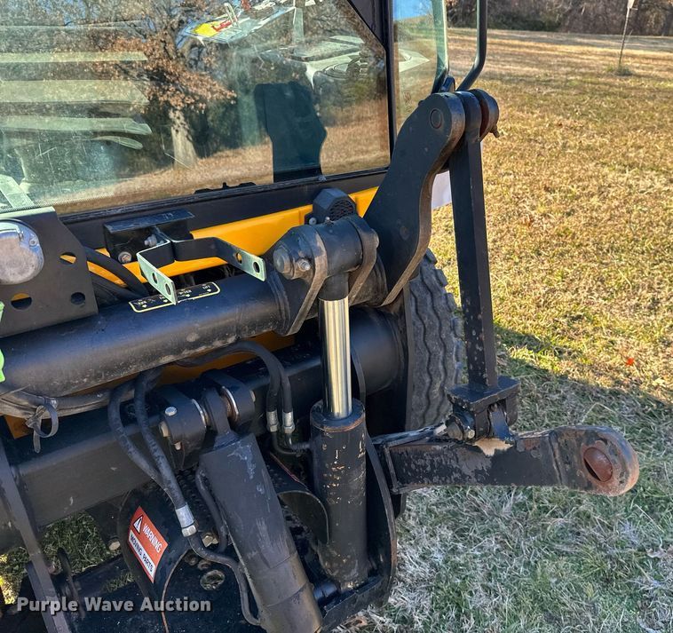 image for item NO9480 2004 JCB 212SU landscape tractor