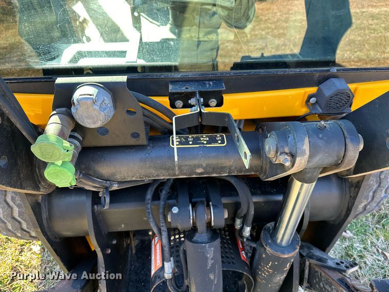 image for item NO9480 2004 JCB 212SU landscape tractor