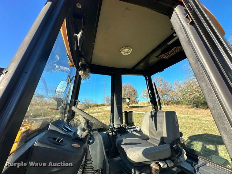 image for item NO9480 2004 JCB 212SU landscape tractor