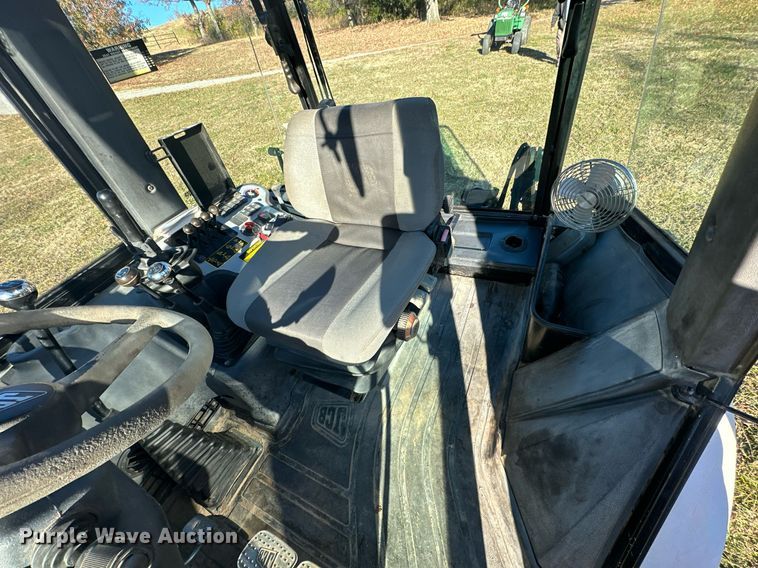 image for item NO9480 2004 JCB 212SU landscape tractor