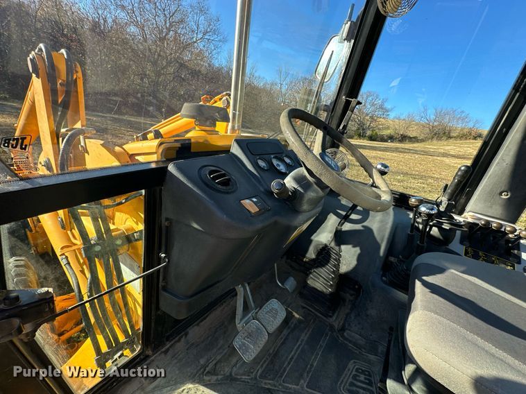 image for item NO9480 2004 JCB 212SU landscape tractor