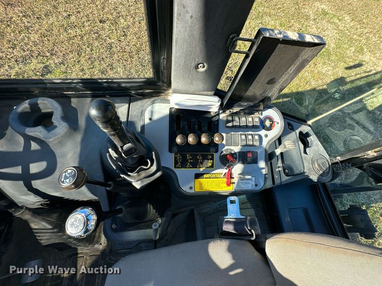 image for item NO9480 2004 JCB 212SU landscape tractor