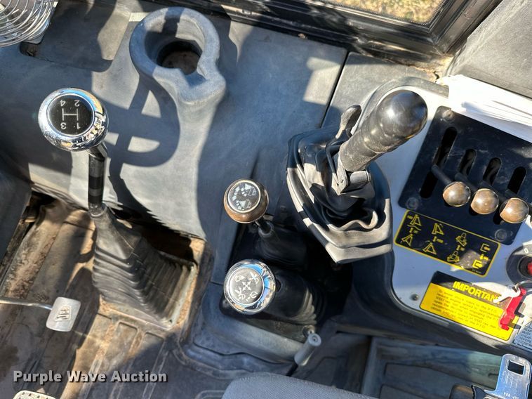 image for item NO9480 2004 JCB 212SU landscape tractor