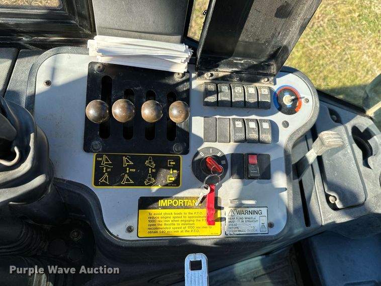 image for item NO9480 2004 JCB 212SU landscape tractor