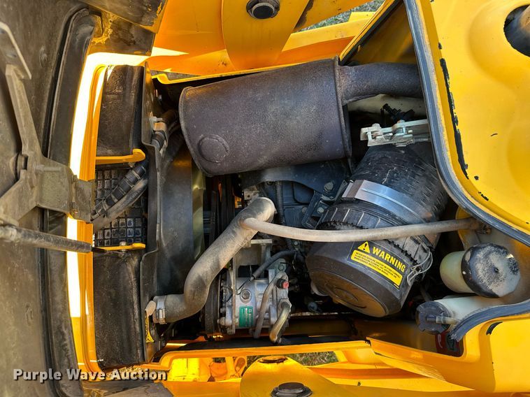 image for item NO9480 2004 JCB 212SU landscape tractor