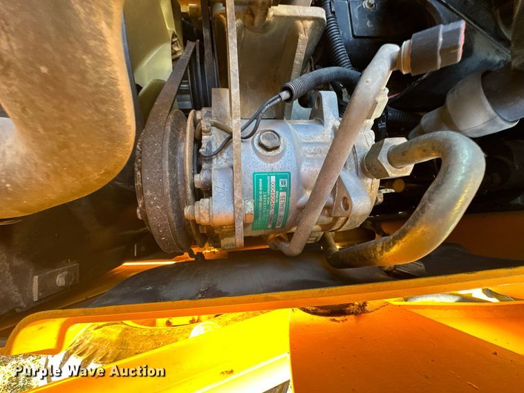 image for item NO9480 2004 JCB 212SU landscape tractor