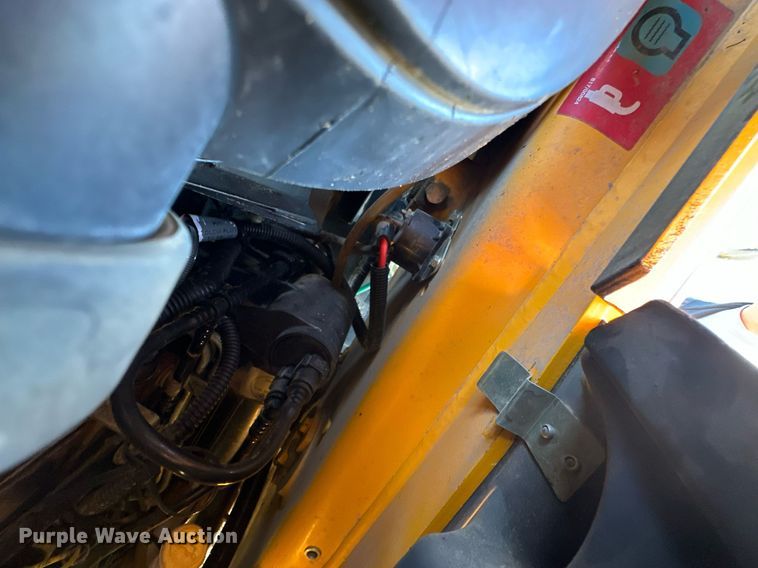 image for item NO9480 2004 JCB 212SU landscape tractor