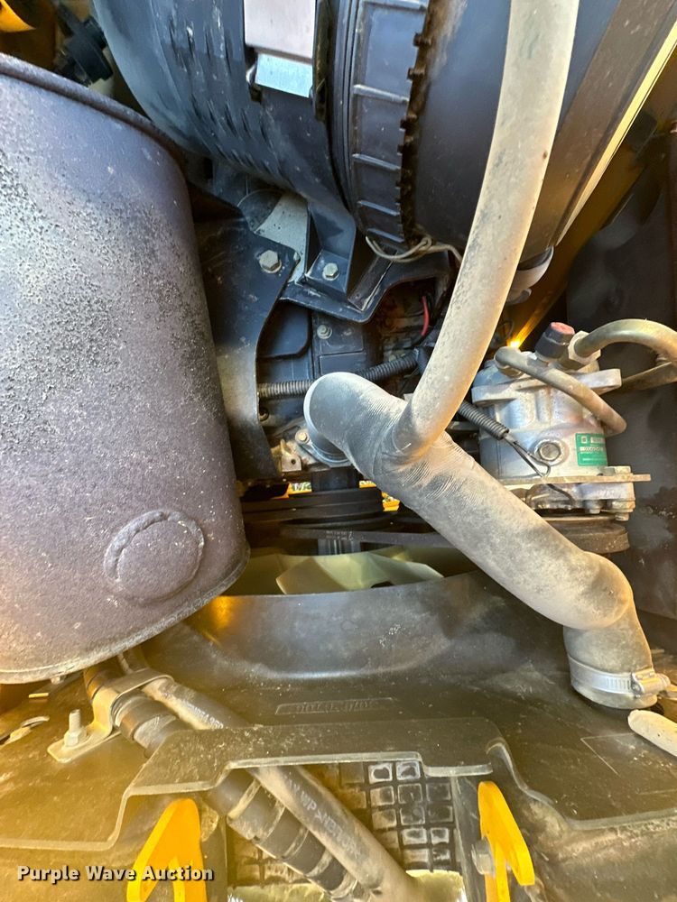 image for item NO9480 2004 JCB 212SU landscape tractor