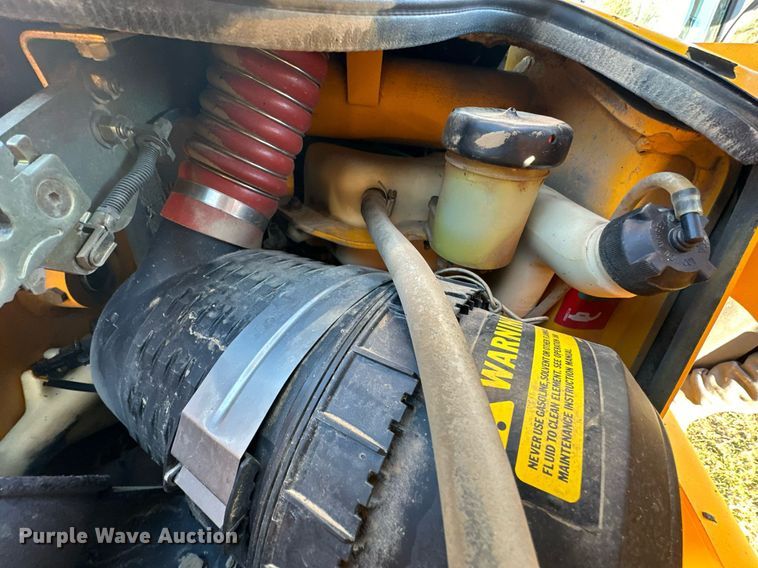 image for item NO9480 2004 JCB 212SU landscape tractor