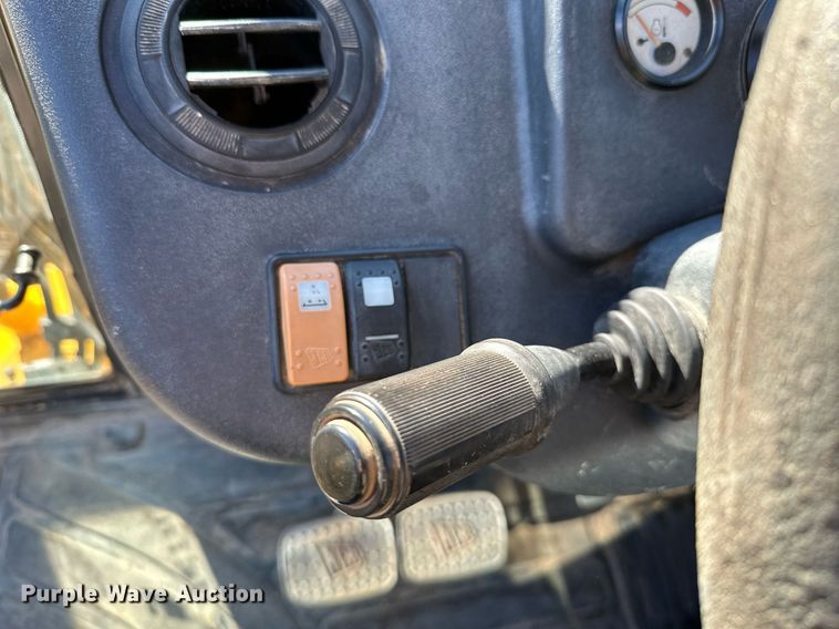 image for item NO9480 2004 JCB 212SU landscape tractor