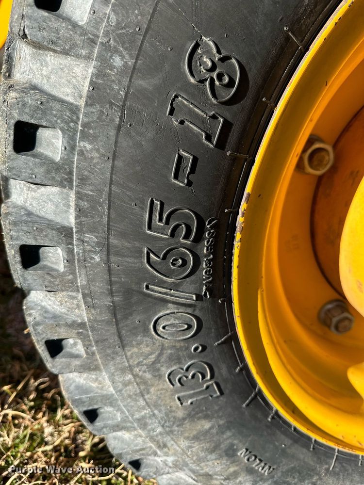 image for item NO9480 2004 JCB 212SU landscape tractor