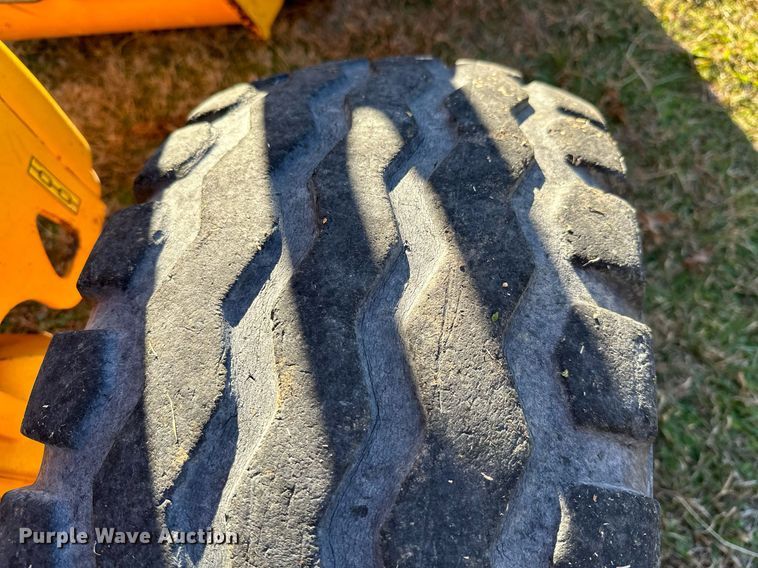 image for item NO9480 2004 JCB 212SU landscape tractor