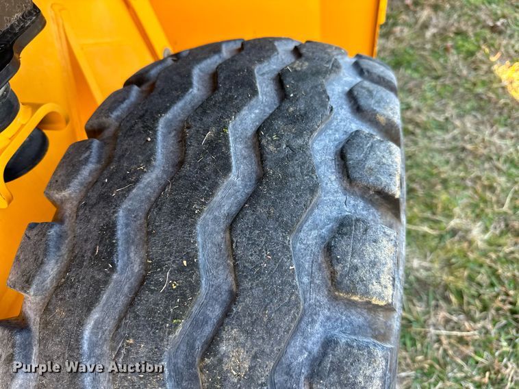 image for item NO9480 2004 JCB 212SU landscape tractor