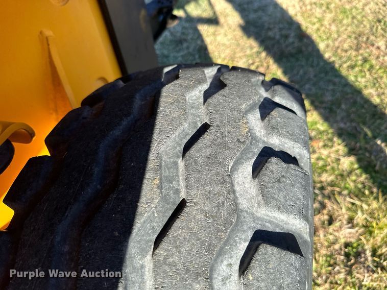 image for item NO9480 2004 JCB 212SU landscape tractor