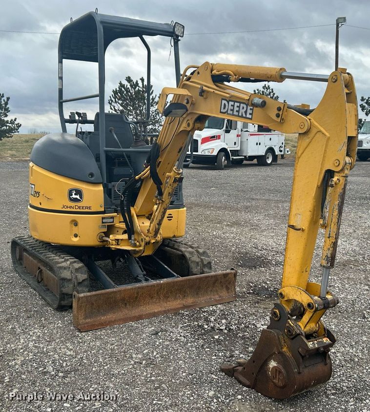 image for item OM9196 2005 John Deere 17 ZTS  mini excavator