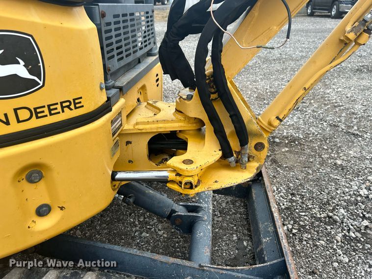 image for item OM9196 2005 John Deere 17 ZTS  mini excavator