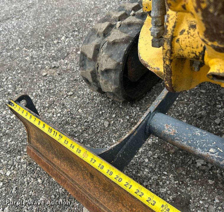 image for item OM9196 2005 John Deere 17 ZTS  mini excavator