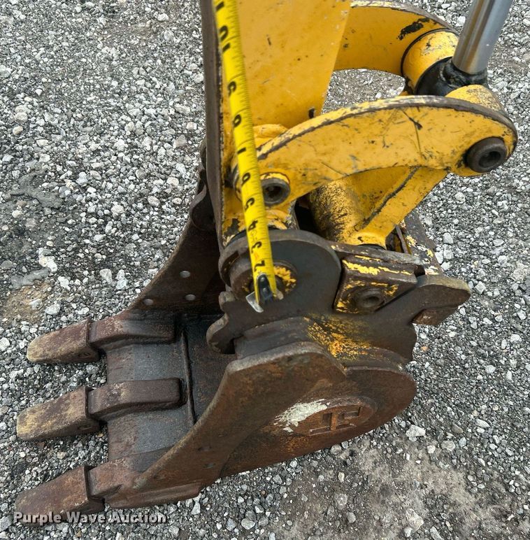 image for item OM9196 2005 John Deere 17 ZTS  mini excavator