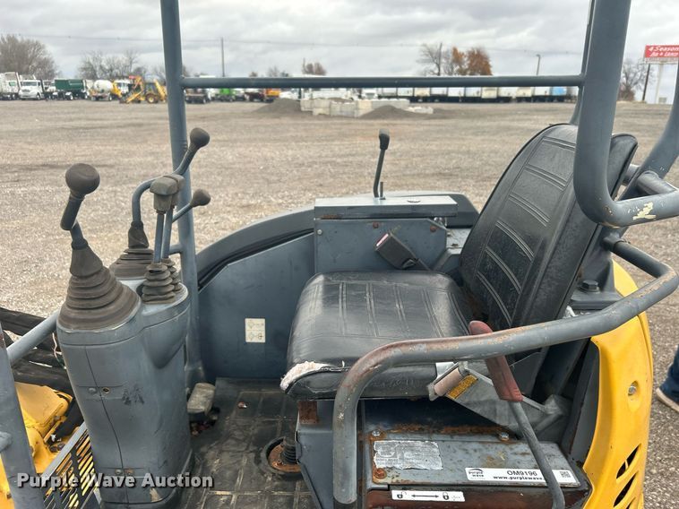 image for item OM9196 2005 John Deere 17 ZTS  mini excavator