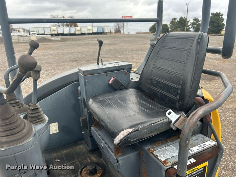 image for item OM9196 2005 John Deere 17 ZTS  mini excavator