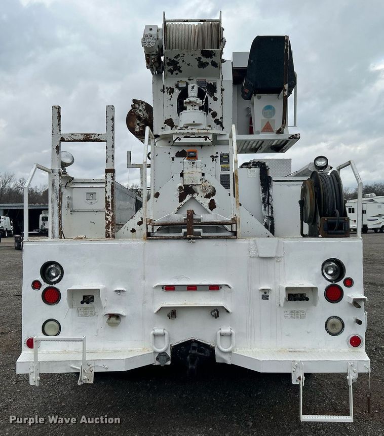 image for item OM9199 1998 GMC C8500 digger derrick truck