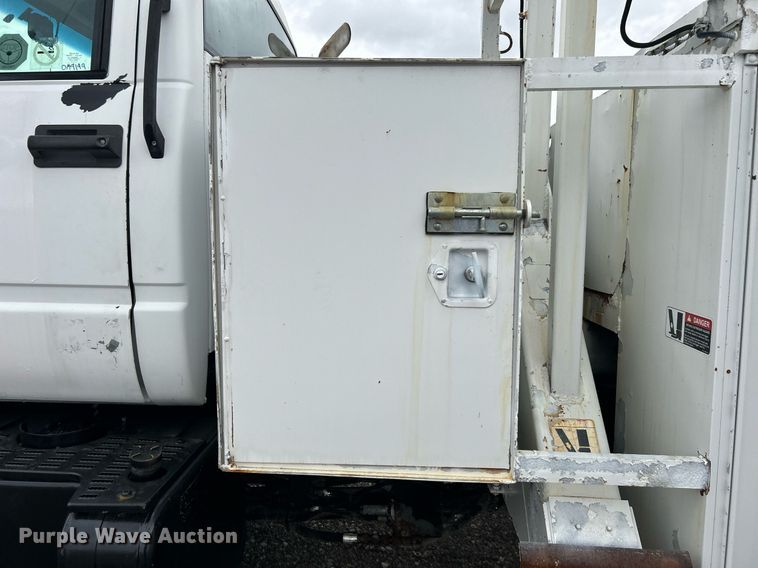 image for item OM9199 1998 GMC C8500 digger derrick truck