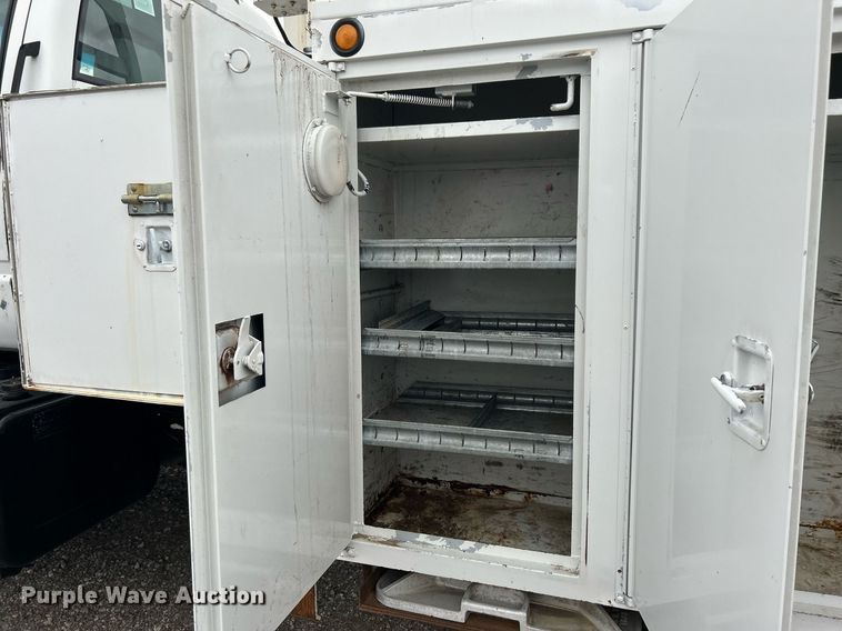 image for item OM9199 1998 GMC C8500 digger derrick truck