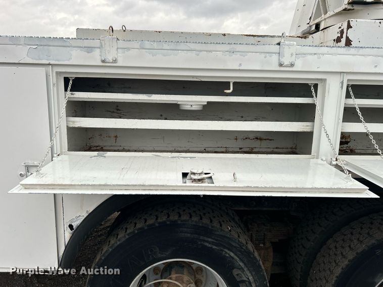 image for item OM9199 1998 GMC C8500 digger derrick truck