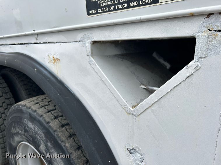 image for item OM9199 1998 GMC C8500 digger derrick truck