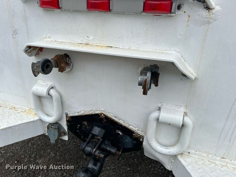 image for item OM9199 1998 GMC C8500 digger derrick truck