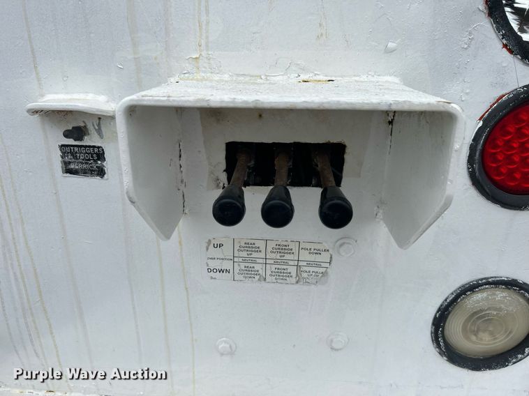 image for item OM9199 1998 GMC C8500 digger derrick truck