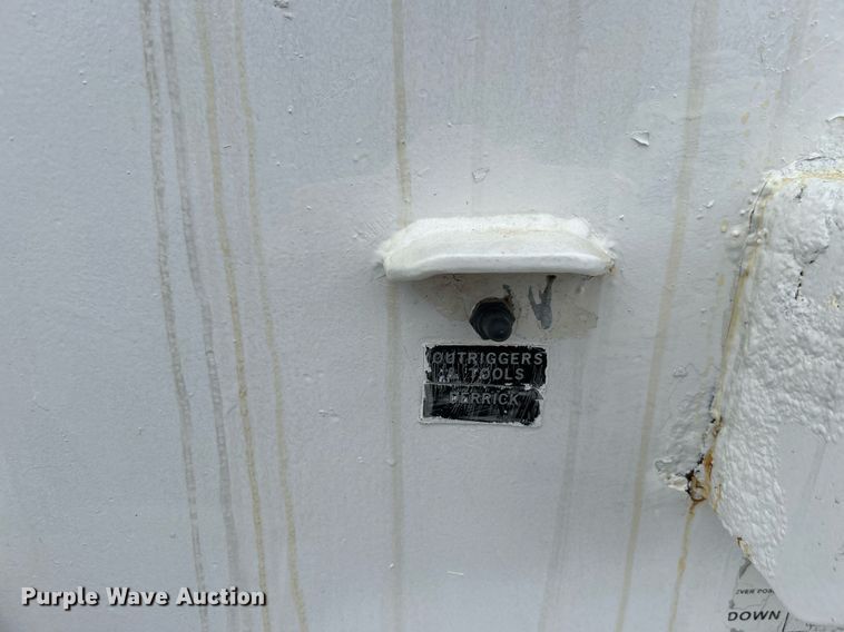 image for item OM9199 1998 GMC C8500 digger derrick truck