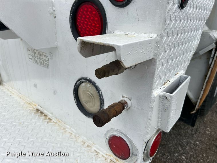 image for item OM9199 1998 GMC C8500 digger derrick truck