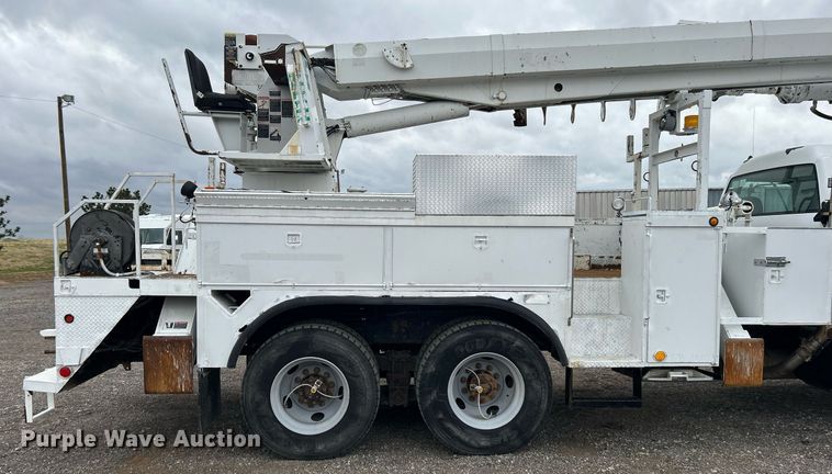 image for item OM9199 1998 GMC C8500 digger derrick truck