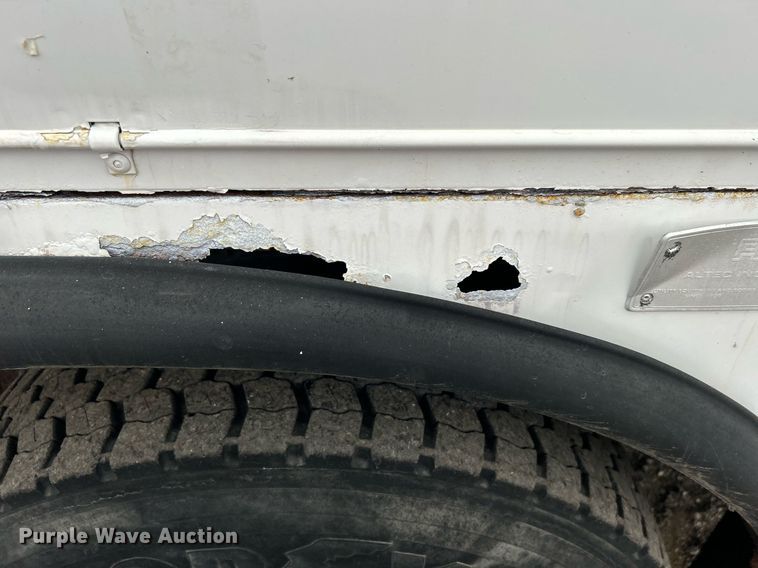 image for item OM9199 1998 GMC C8500 digger derrick truck