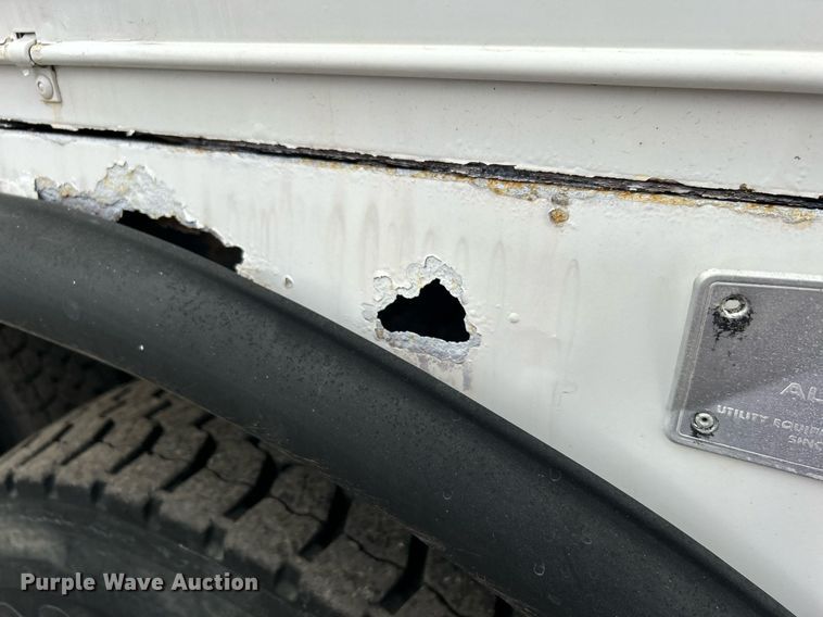 image for item OM9199 1998 GMC C8500 digger derrick truck