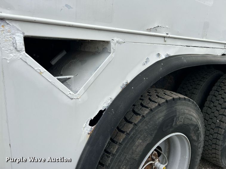 image for item OM9199 1998 GMC C8500 digger derrick truck