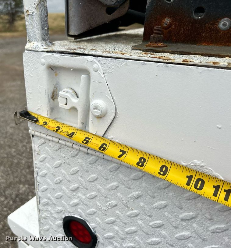 image for item OM9199 1998 GMC C8500 digger derrick truck