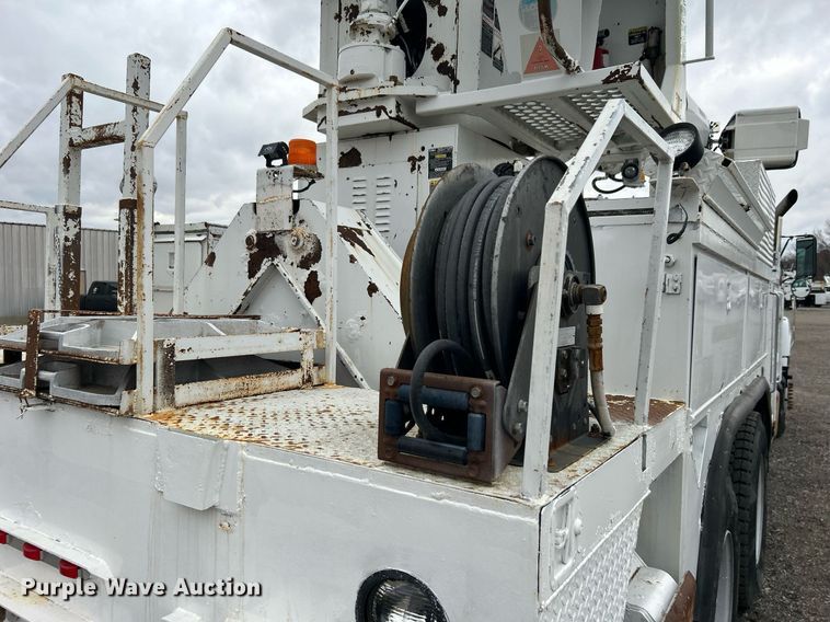 image for item OM9199 1998 GMC C8500 digger derrick truck