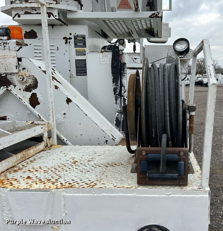 image for item OM9199 1998 GMC C8500 digger derrick truck