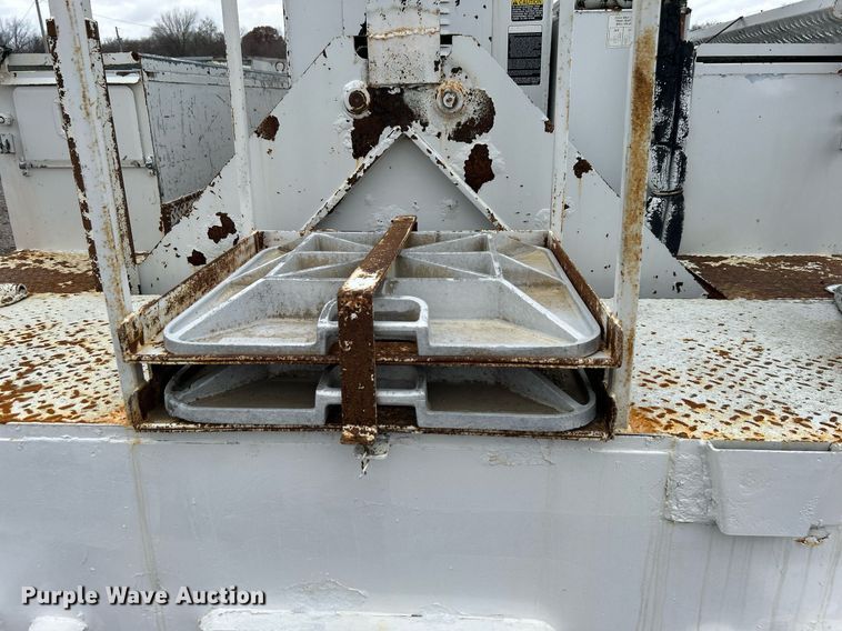 image for item OM9199 1998 GMC C8500 digger derrick truck