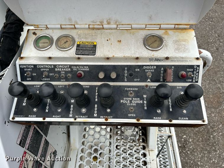 image for item OM9199 1998 GMC C8500 digger derrick truck