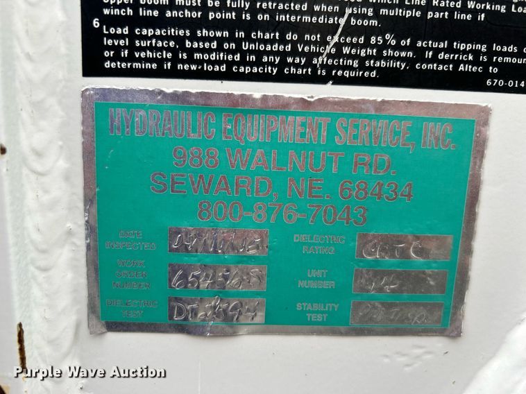 image for item OM9199 1998 GMC C8500 digger derrick truck