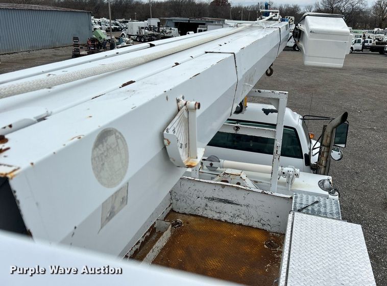 image for item OM9199 1998 GMC C8500 digger derrick truck