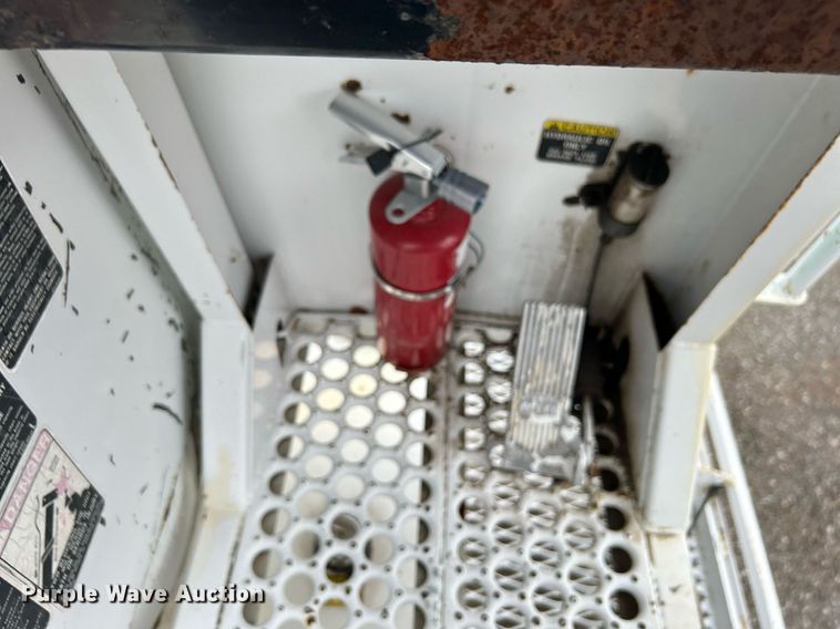 image for item OM9199 1998 GMC C8500 digger derrick truck