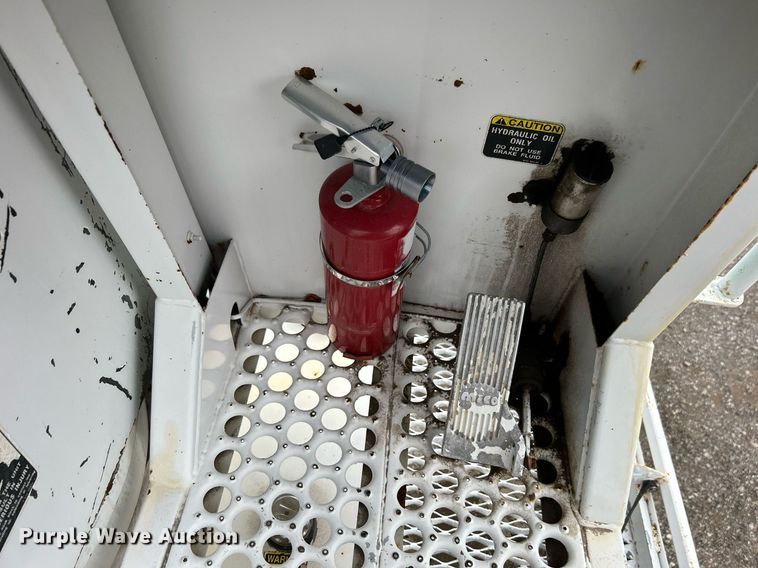 image for item OM9199 1998 GMC C8500 digger derrick truck