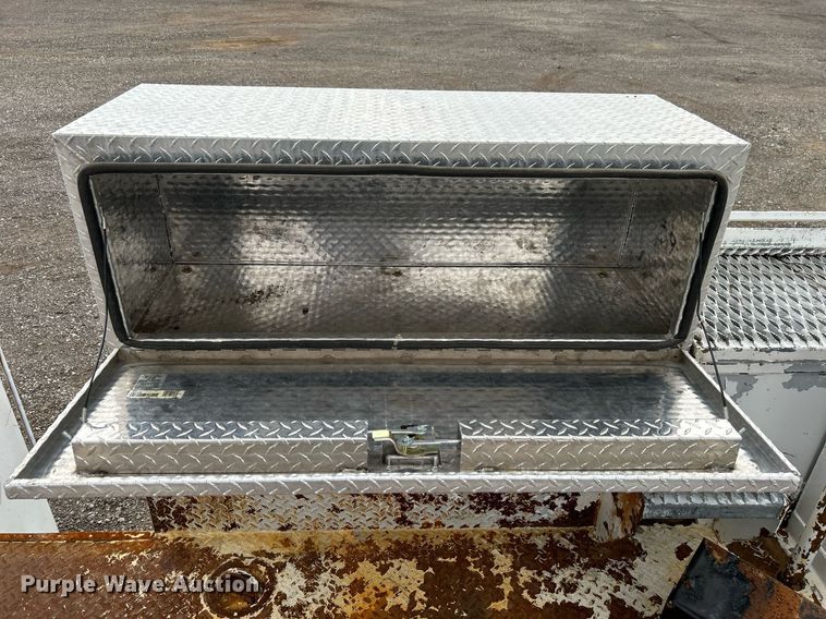 image for item OM9199 1998 GMC C8500 digger derrick truck