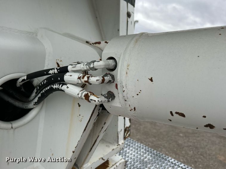 image for item OM9199 1998 GMC C8500 digger derrick truck