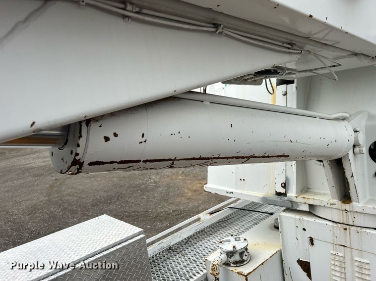 image for item OM9199 1998 GMC C8500 digger derrick truck